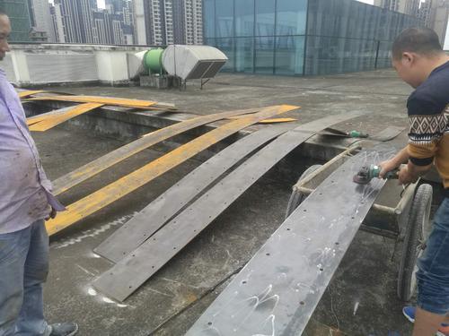 建筑施工中的<a href=http://www.cc-jingan.com target=_blank class=infotextkey>粘鋼加固</a>的作用